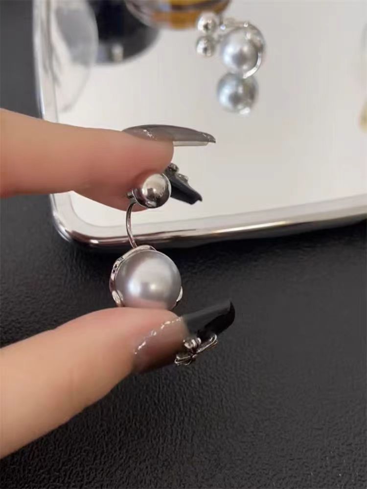 Pod Pearl Earrings