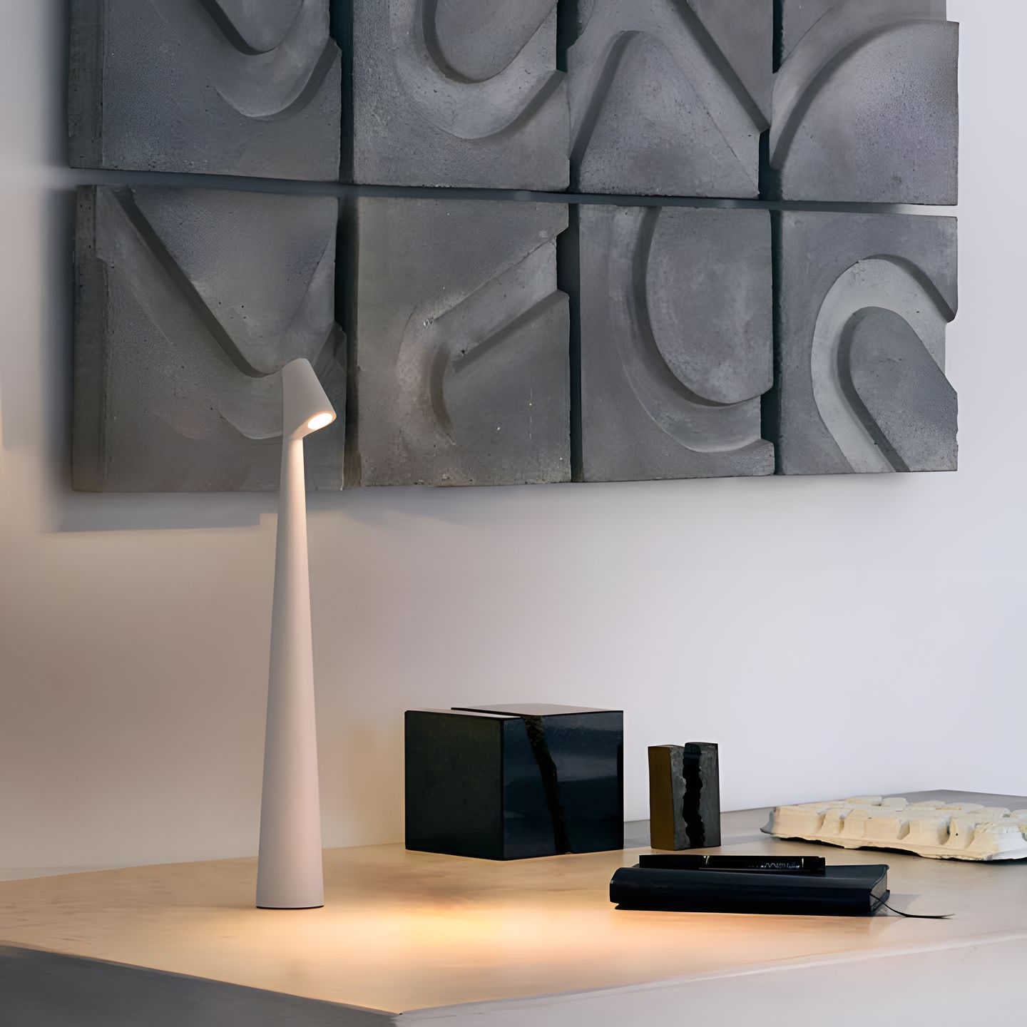 Minimalist Dimmable LED Table Lamp with Rechargeable Battery and Warm White Light