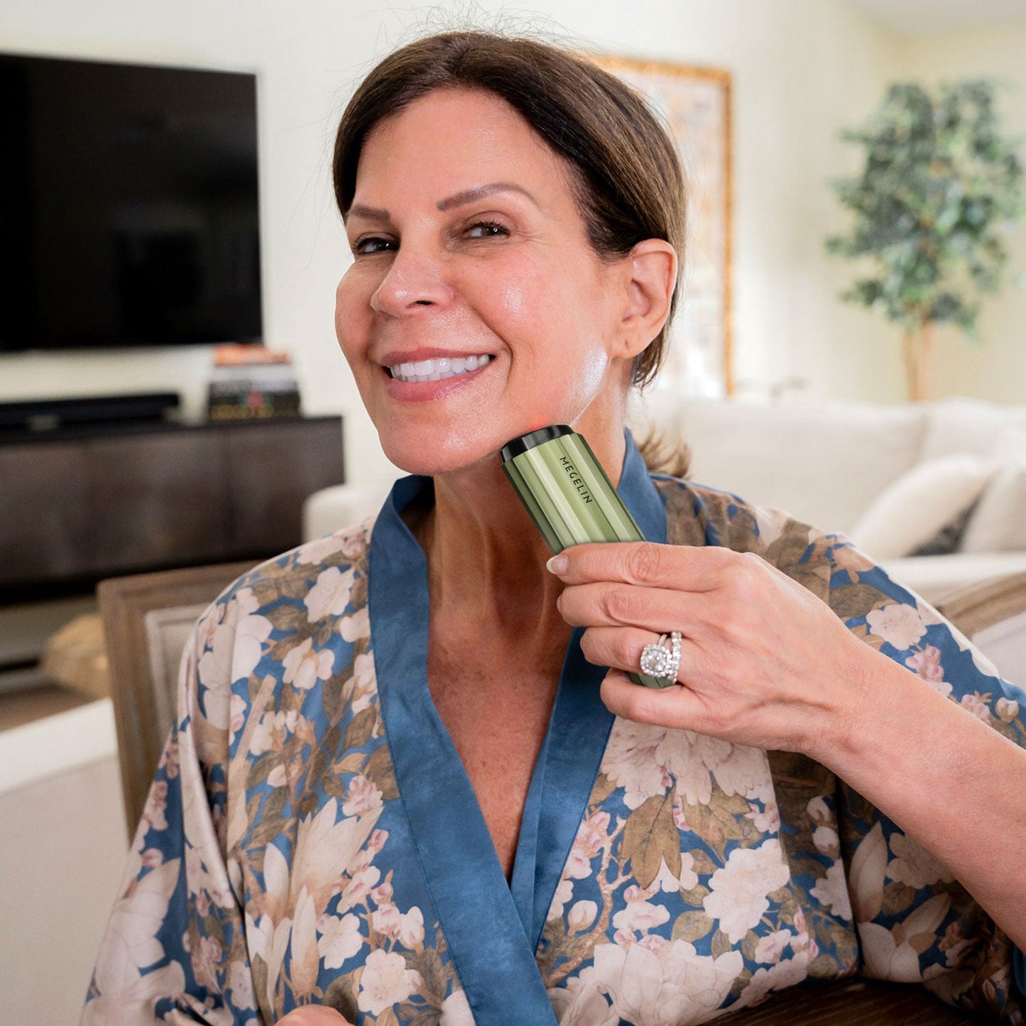 Avichic V1 Wireless Facial Massage Device