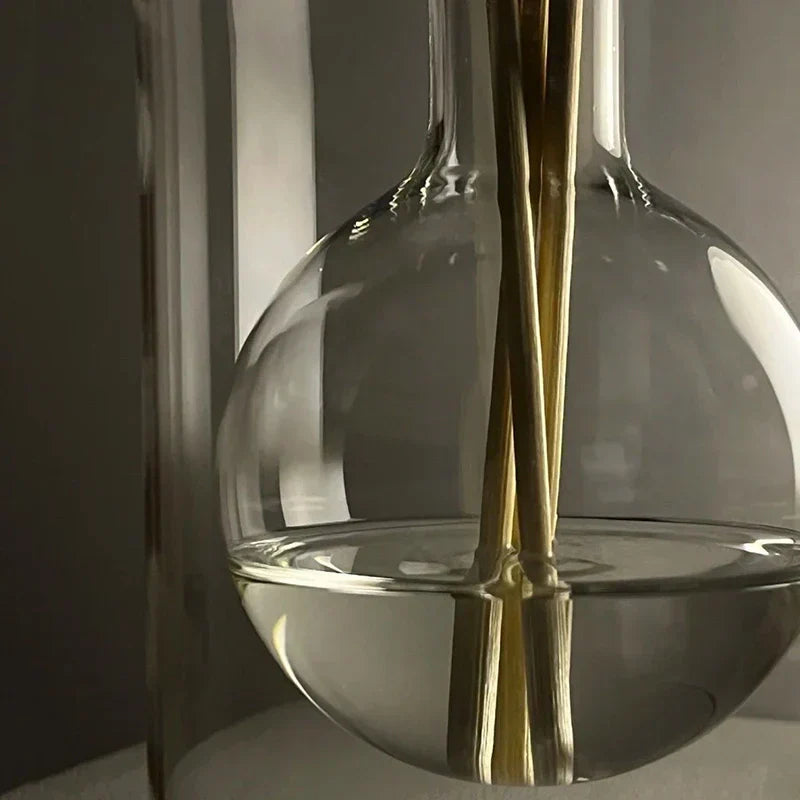 Elegant Reed Diffuser with Minimalist Design for a Relaxing Atmosphere