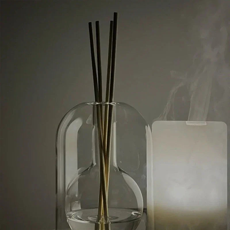 Elegant Reed Diffuser with Minimalist Design for a Relaxing Atmosphere