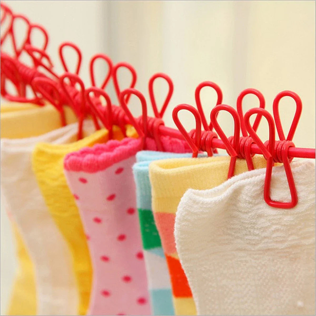 Portable Elastic Clothesline with 12 Clips – Stretchable, Windproof Travel Laundry Drying Line for Indoor & Outdoor Use