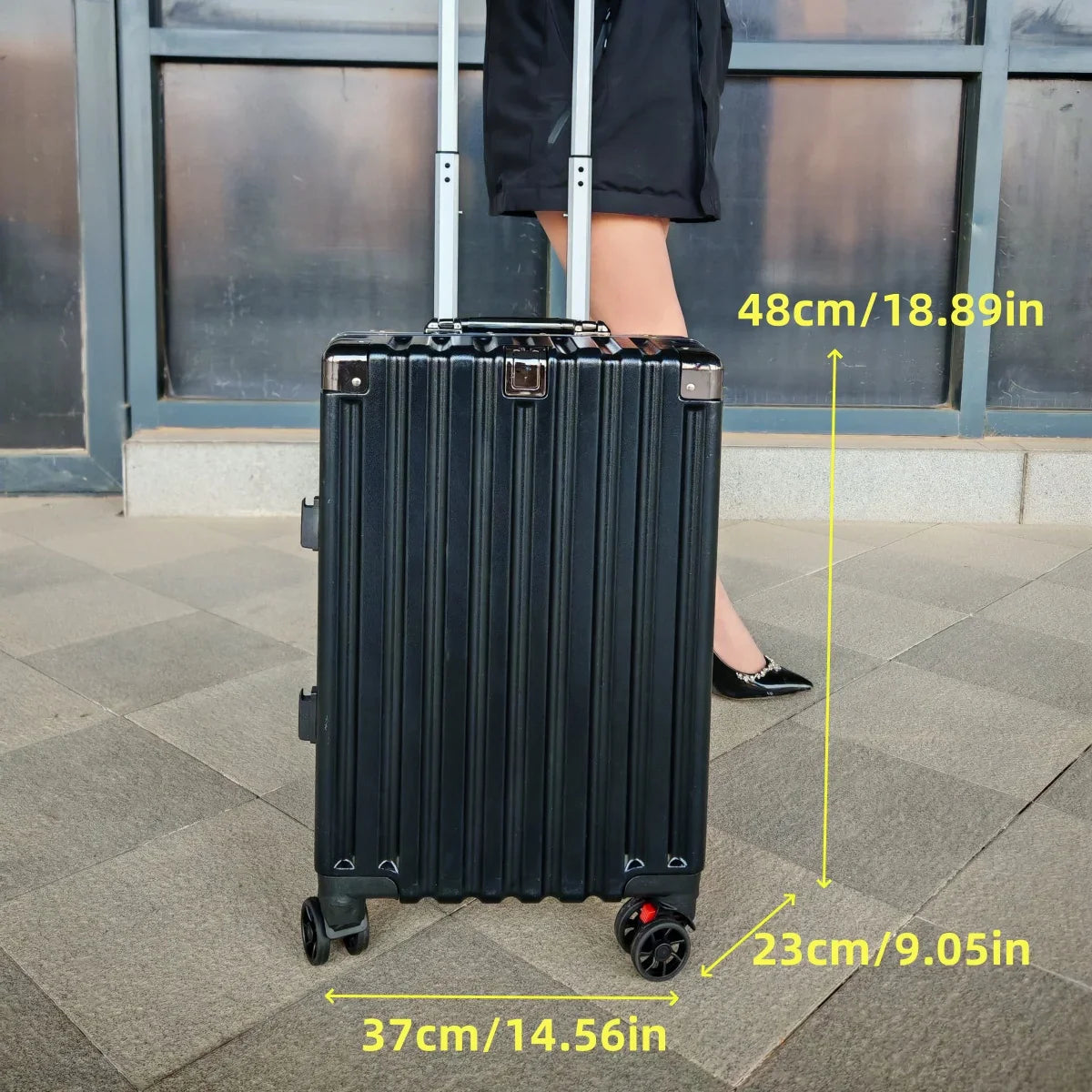 Hardshell Suitcase with Aluminum Frame – Vilnius