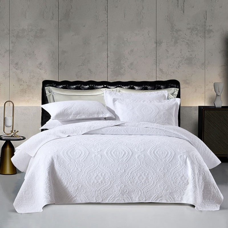 Classic & Gorgeous Style Damask Pattern Coverlet Set for All Season - 3 Piece (1 Quilt, 2 Pillow Shams)