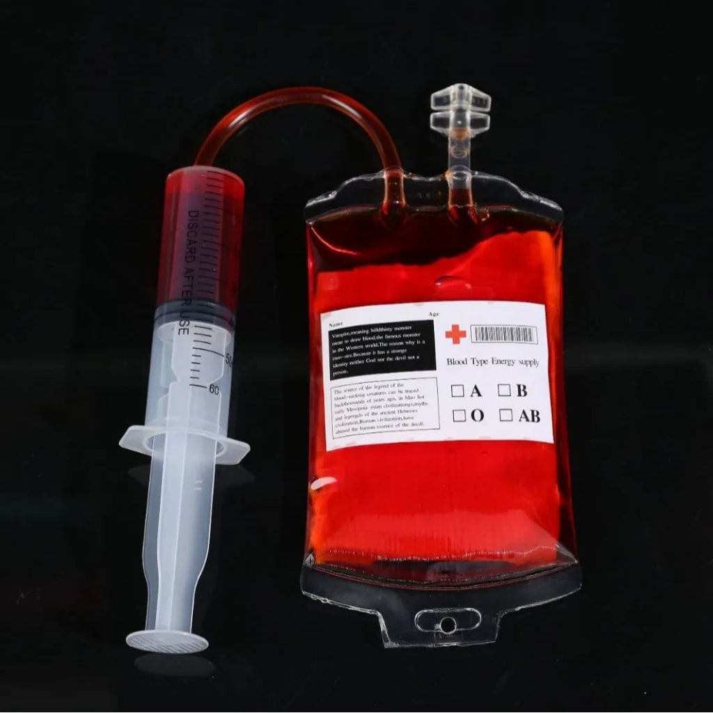Halloween Party Supplies Blood Bag Drink Pouches with Syringe for Decorations and Favors