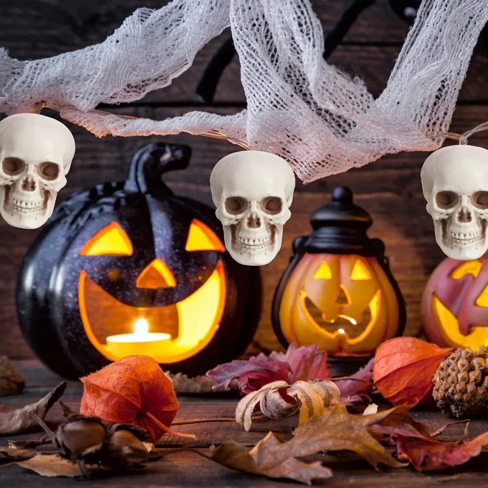Halloween Skull Decor and Sugar Decorations Mini Plastic Party Props Set with Mesh Bag