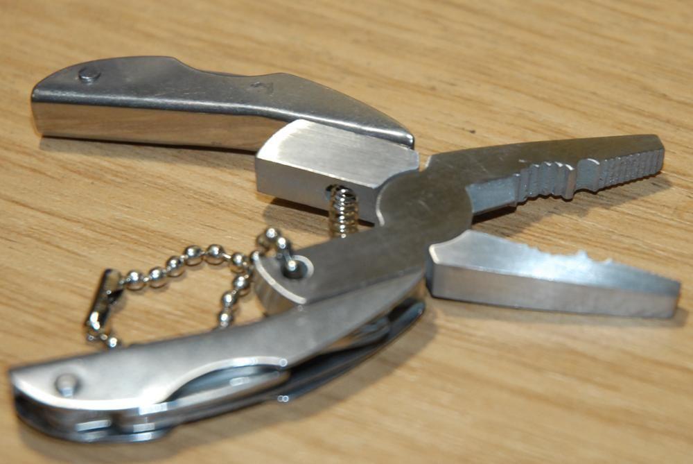 Portable Multifunction Folding Plier